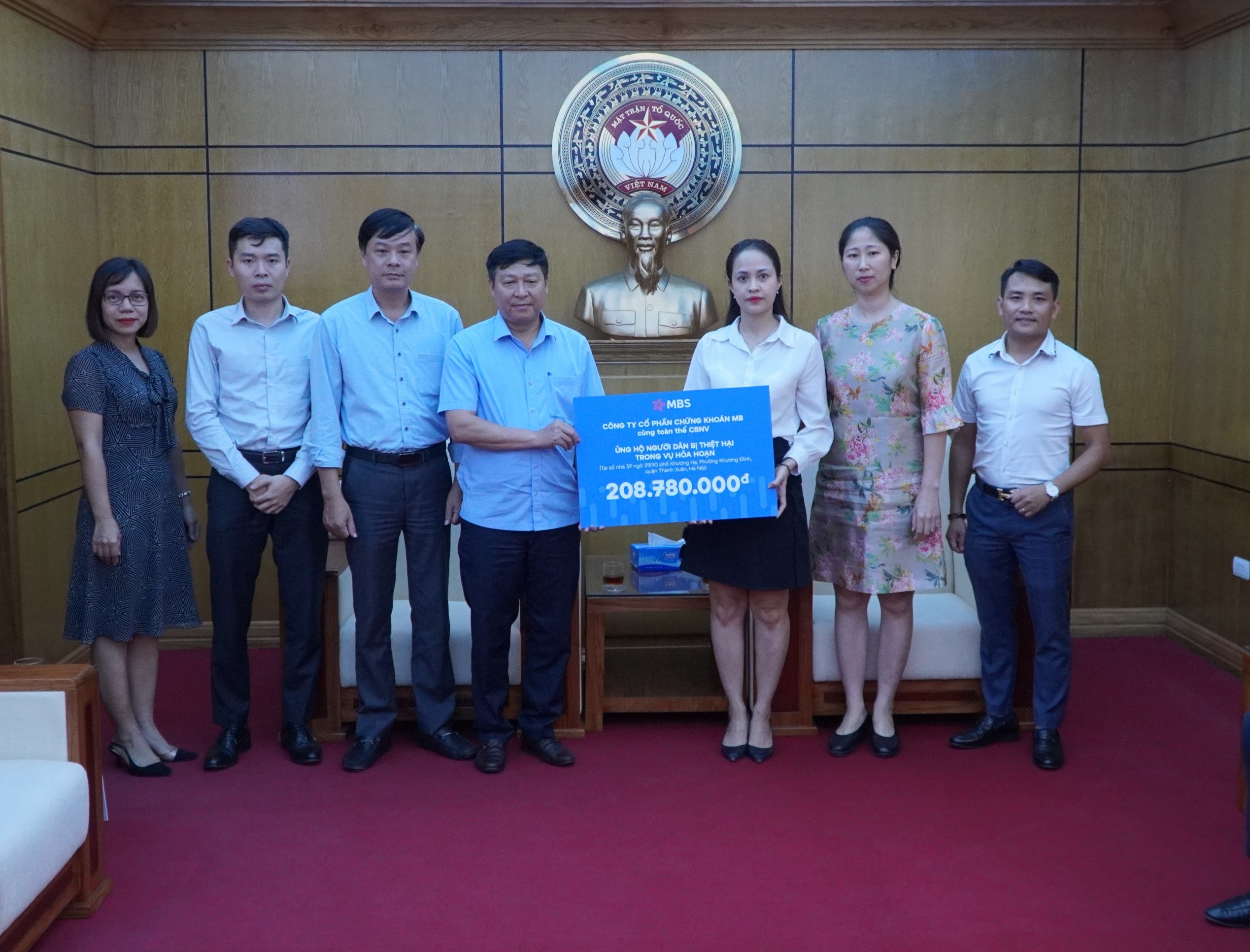 MBS hỗ trợ các gia đình bị nạn vụ cháy chung cư mini Khương Hạ