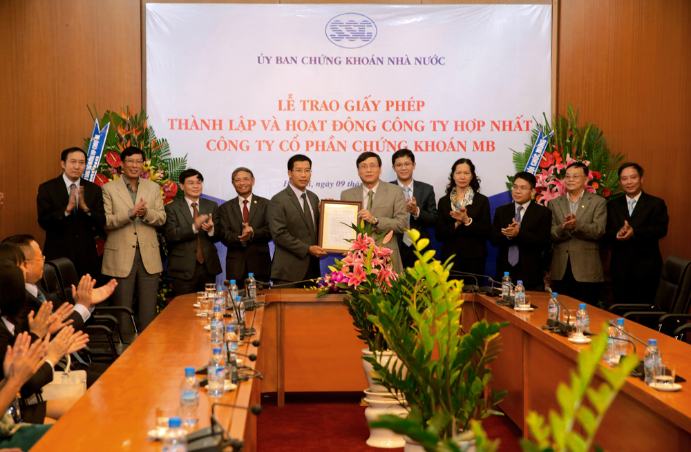 Ủy ban Chứng khoán Nhà nước đã chính thức cấp Giấy phép thành lập và hoạt động Công ty hợp nhất mang tên Công ty CP Chứng khoán MB (MBS)